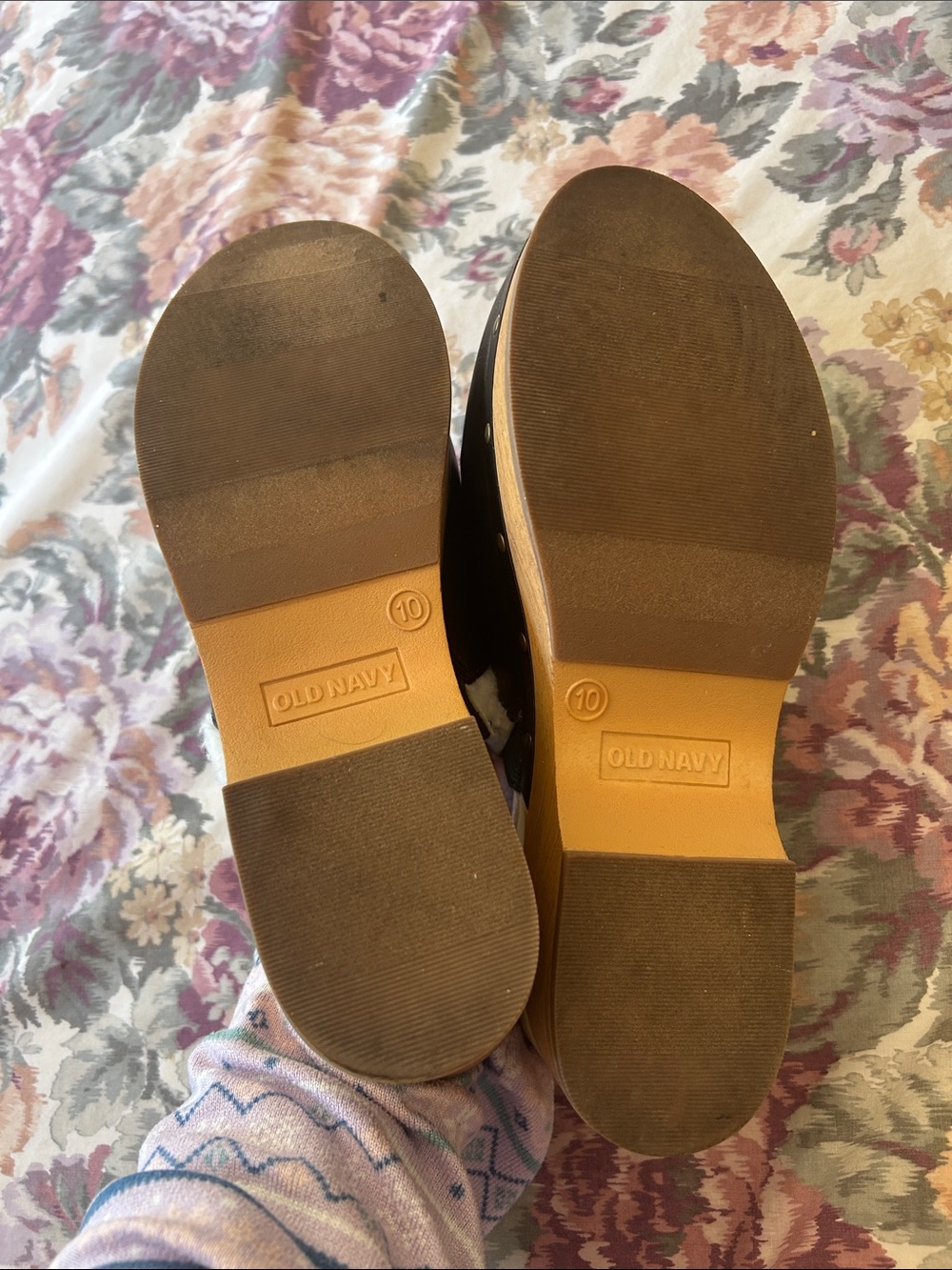 Old Navy Black Faux-Leather Clog Mules with White Shearling Trim Size 10 - Picture 4 of 5